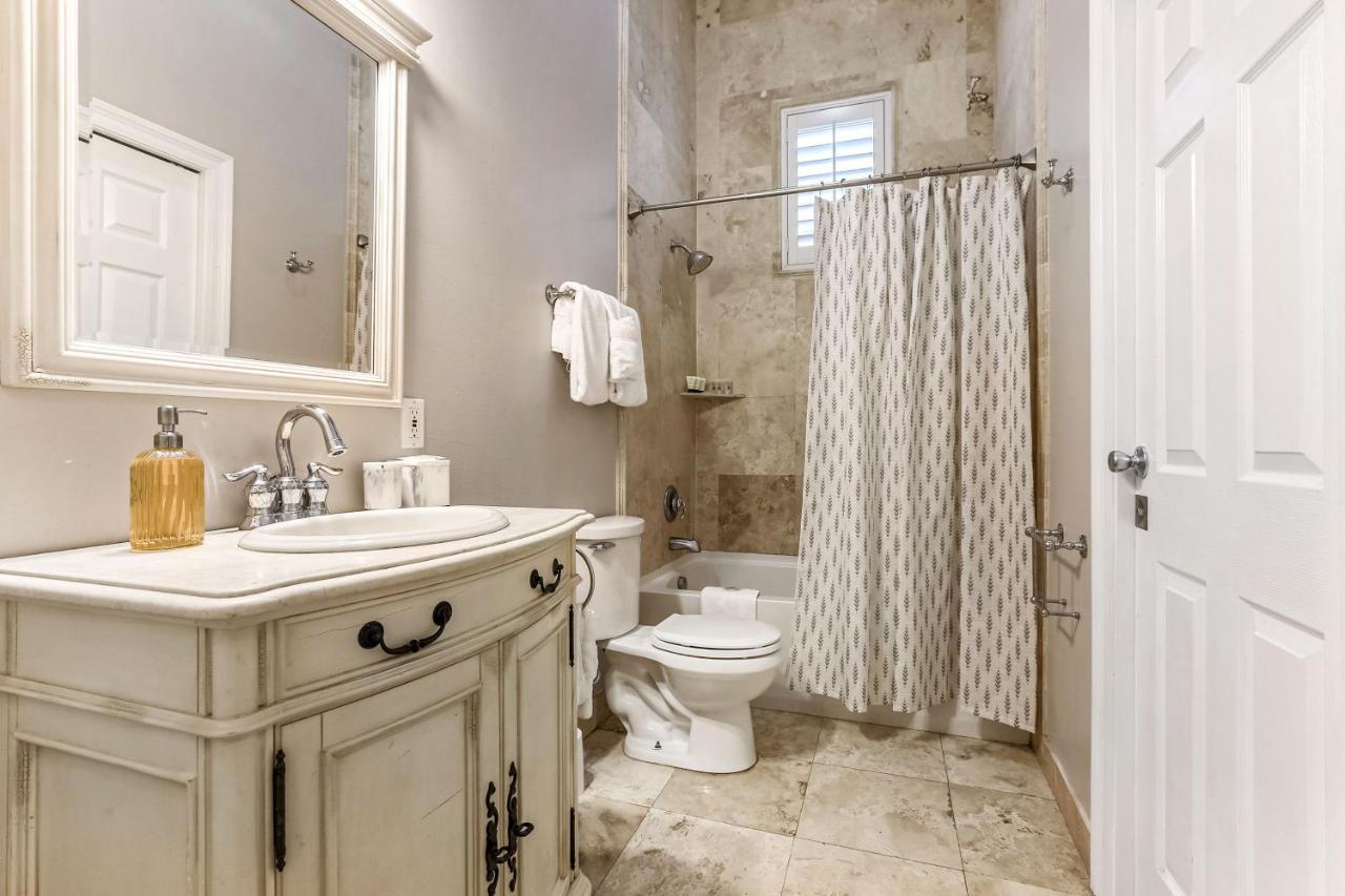 Hosteeva Modern Condo Near Magazine St & Close To Fq نيو أورلينز المظهر الخارجي الصورة